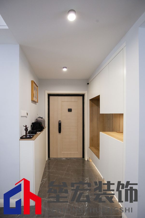 白色、木色與黑色演繹同一空間下的不同格調(diào)！