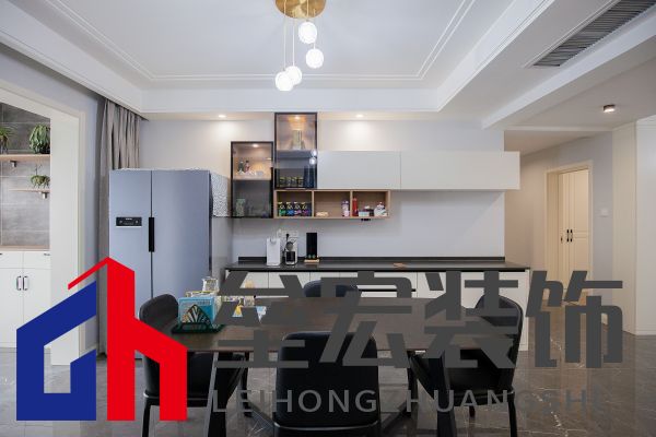 白色、木色與黑色演繹同一空間下的不同格調(diào)！