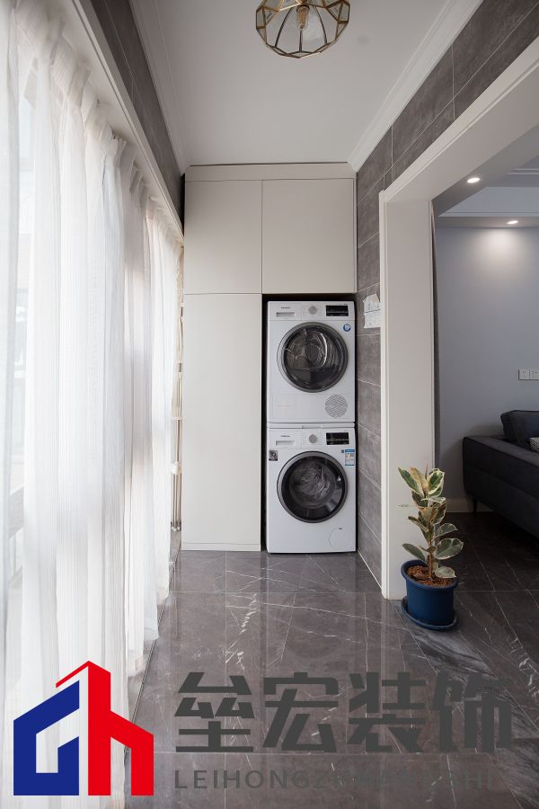 白色、木色與黑色演繹同一空間下的不同格調(diào)！