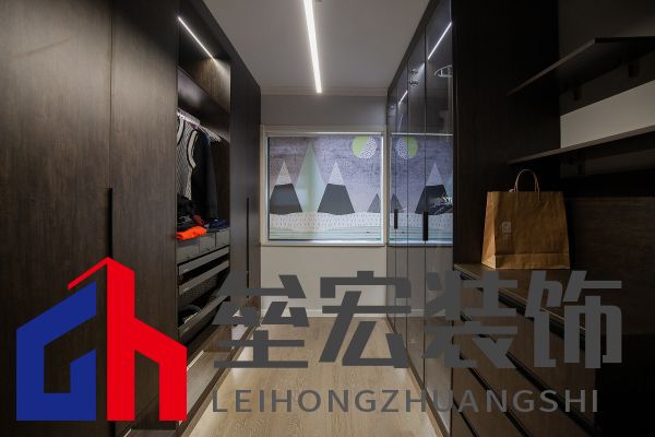 白色、木色與黑色演繹同一空間下的不同格調(diào)！