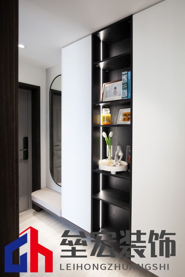 142㎡現(xiàn)代簡約丨 黑白格調(diào)下的溫柔空間！