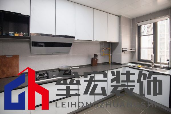 白色、木色與黑色演繹同一空間下的不同格調(diào)！