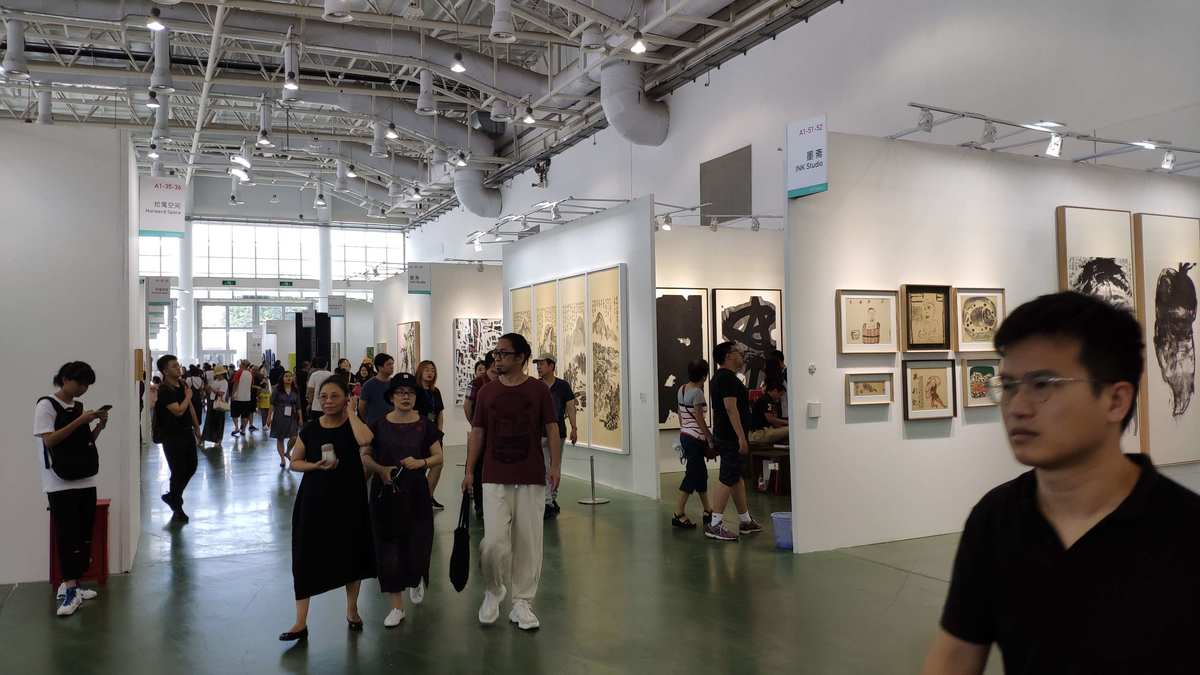 汽車(chē)會(huì)展展臺(tái)布置特色_廈門(mén)布置會(huì)展_杭州會(huì)展布置