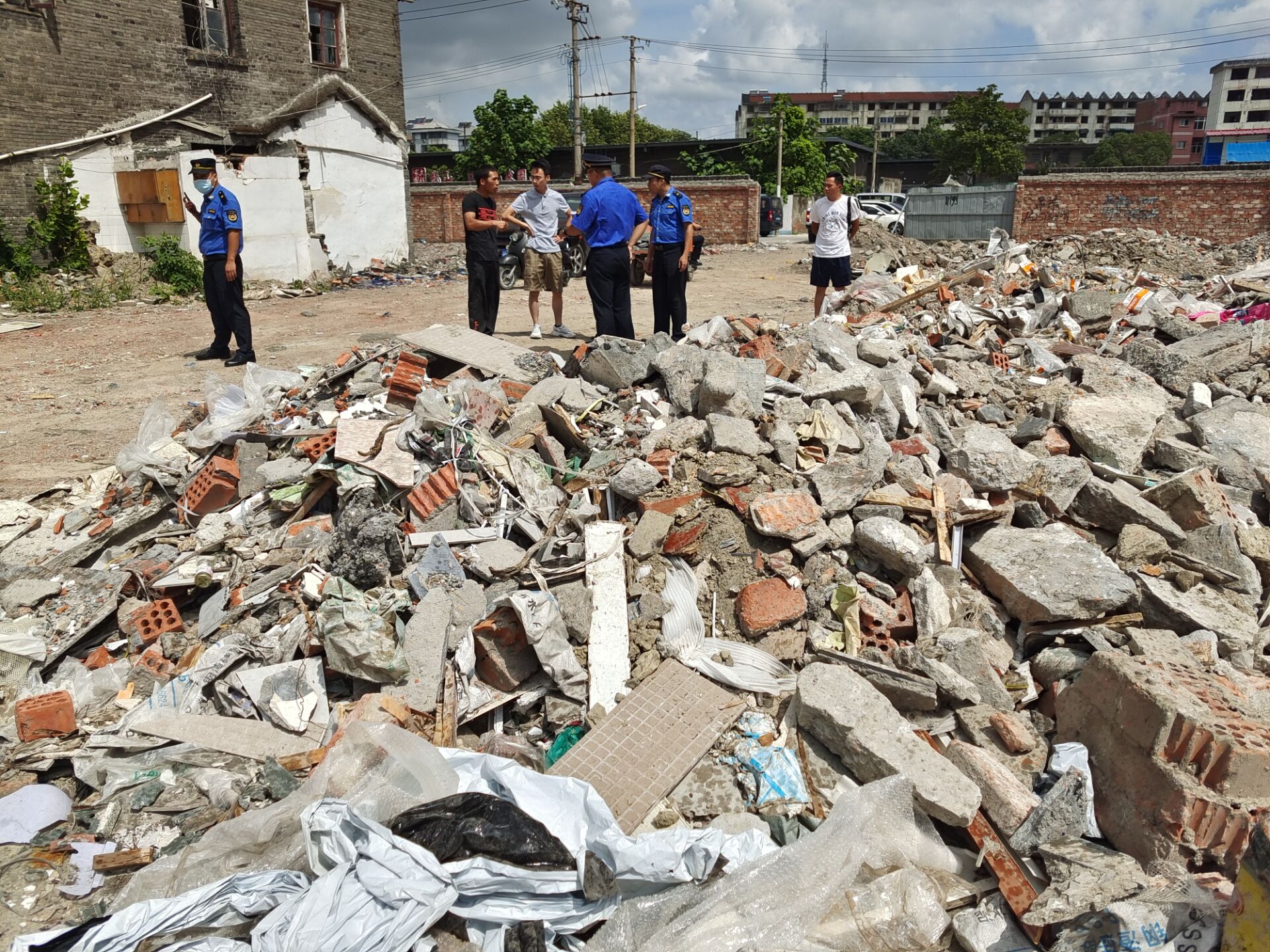 廈門傾倒裝修垃圾點(diǎn)在哪_廈門裝修垃圾傾倒點(diǎn)_廈門裝修建筑垃圾怎么處理