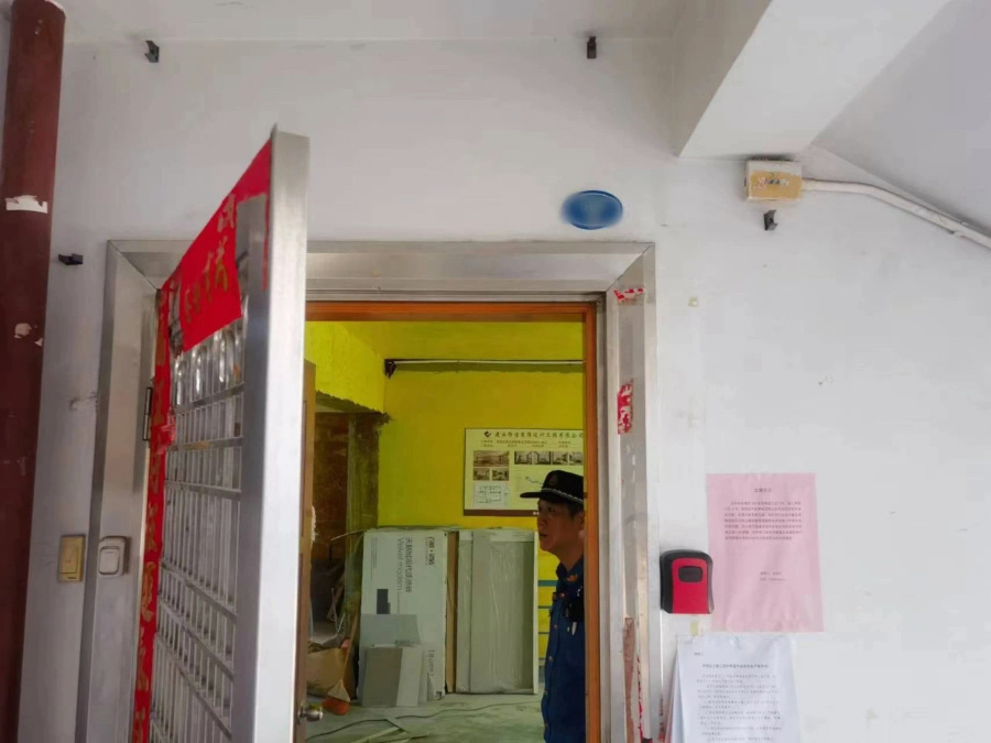 嘉蓮中隊(duì)執(zhí)法人員發(fā)現(xiàn)在禁止時(shí)段內(nèi)，存在室內(nèi)裝修擾民行為。思明城管局供圖
