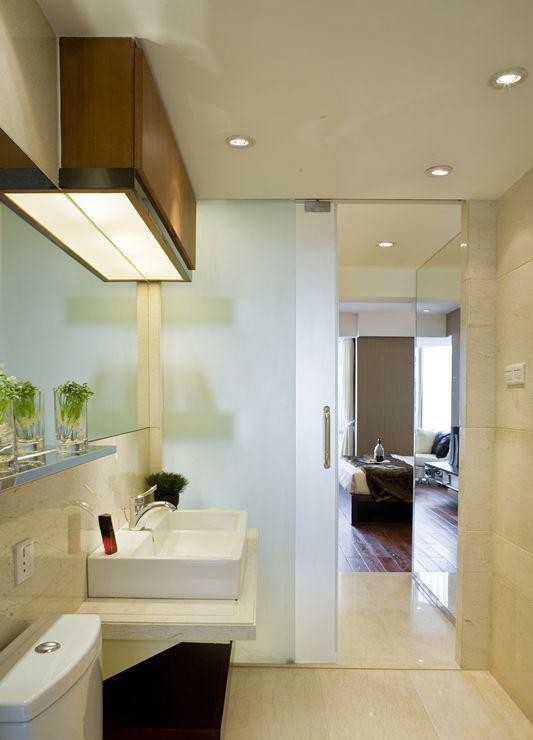 現代簡約二居室衛(wèi)生間裝修圖片效果圖