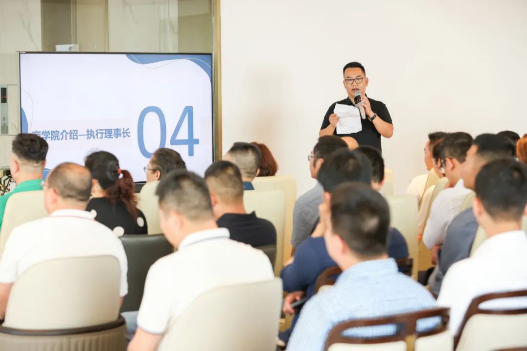 廈門建筑裝飾協(xié)會(huì)會(huì)長(zhǎng)_廈門市裝飾協(xié)會(huì)_廈門建筑裝飾協(xié)會(huì)