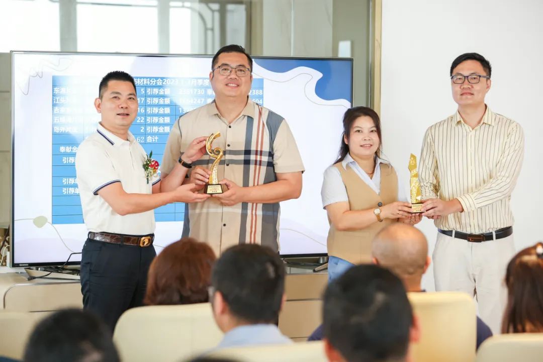 廈門市裝飾協(xié)會(huì)_廈門建筑裝飾協(xié)會(huì)_廈門建筑裝飾協(xié)會(huì)會(huì)長(zhǎng)