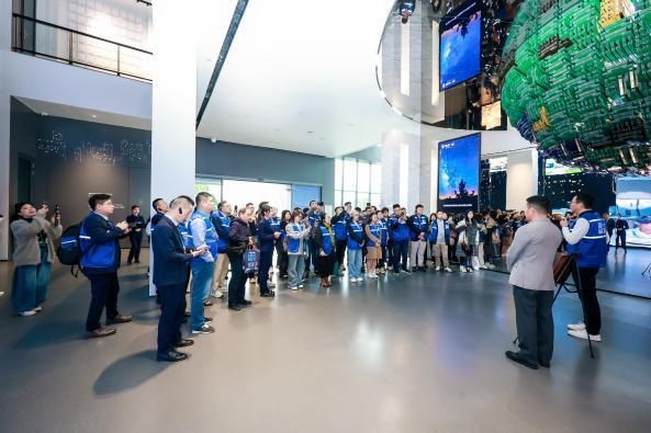 走進(jìn)標(biāo)桿工廠，探尋皇派門窗行業(yè)領(lǐng)跑方程式