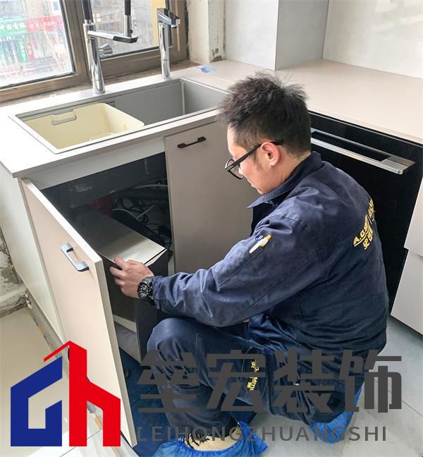 兩位獨(dú)居老人家中突發(fā)不適 這位售后師傅的舉動暖心了